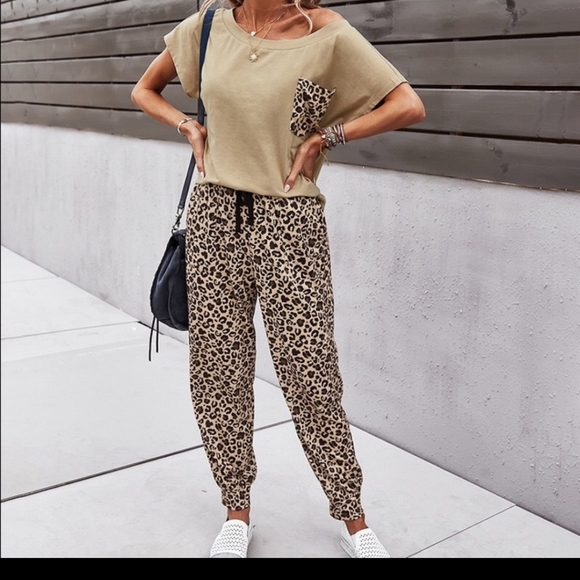 Leopard print top and jogger set - Picture 2 of 4